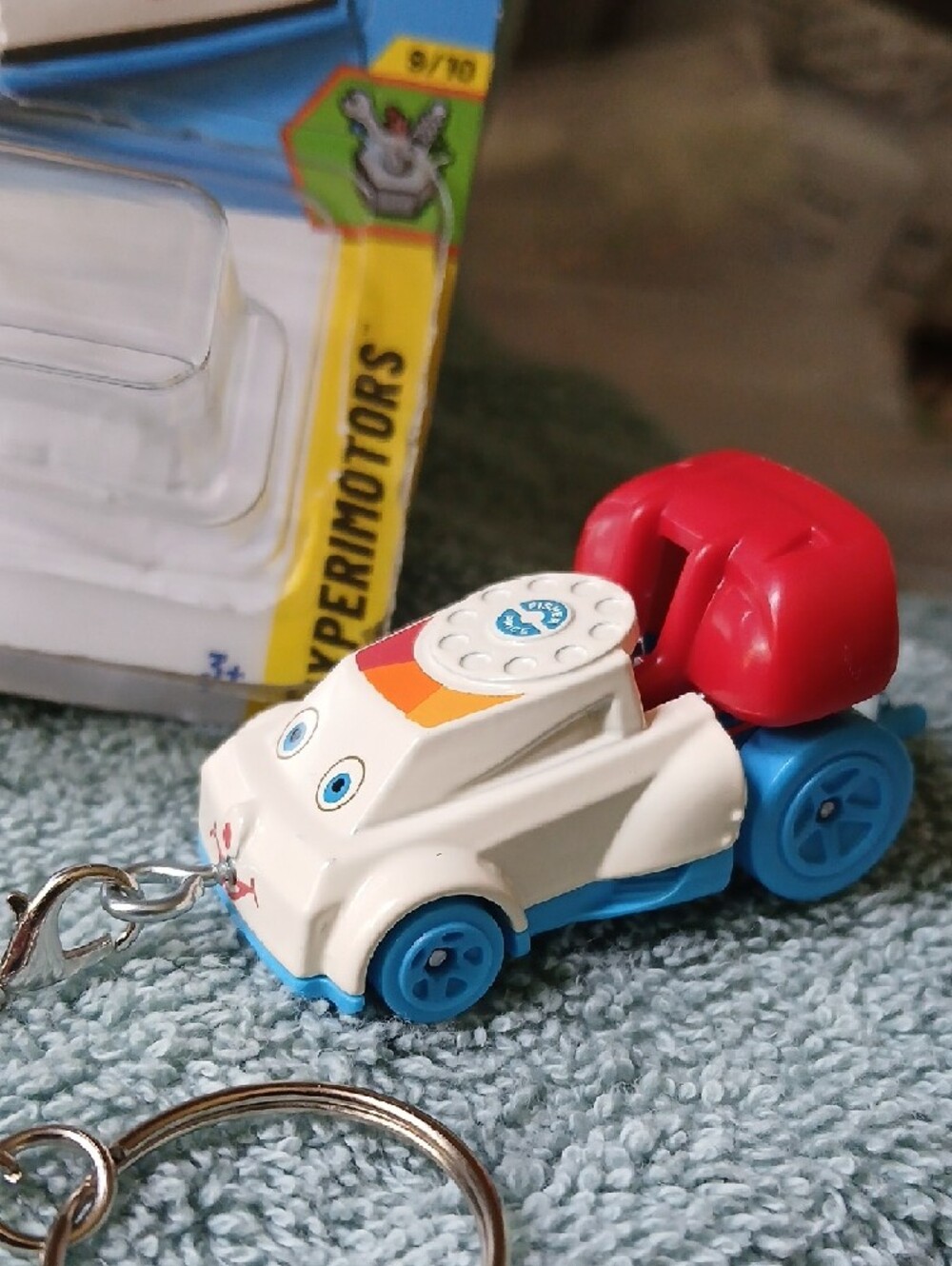 KEYCHAIN Fisher-Price Hot WHEELS Quick Chat Car in White, Red & Blue